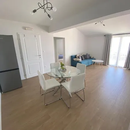 Jolanda Apartment Podgora